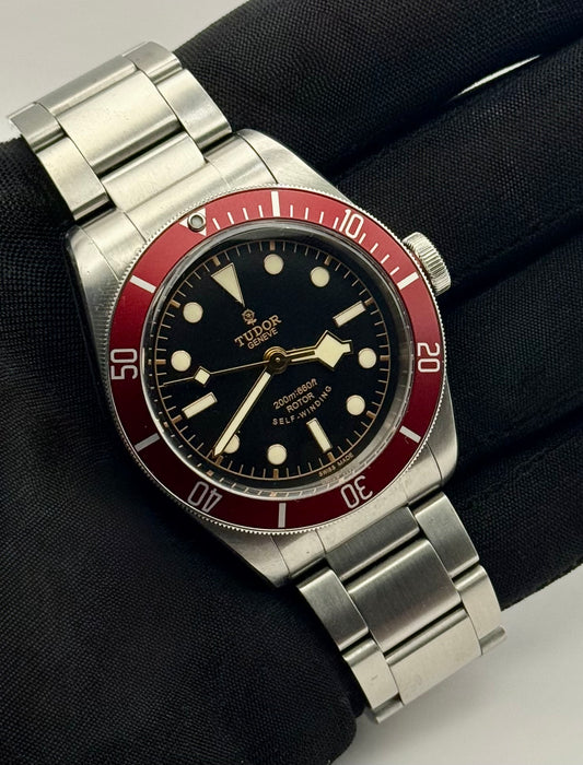 Tudor Black Bay (smiley)