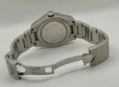 Tudor Black Bay (smiley)